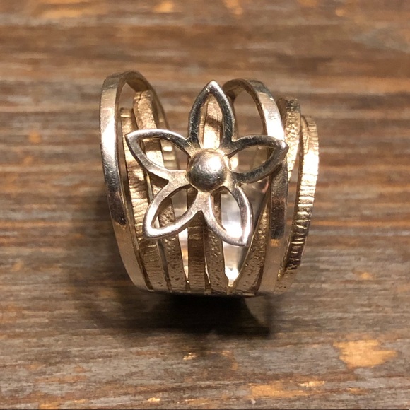 Costume Jewelry Ring Bundle β 7 Mixed Styles | Silver-Tone & Gem Look π - Picture 4 of 6